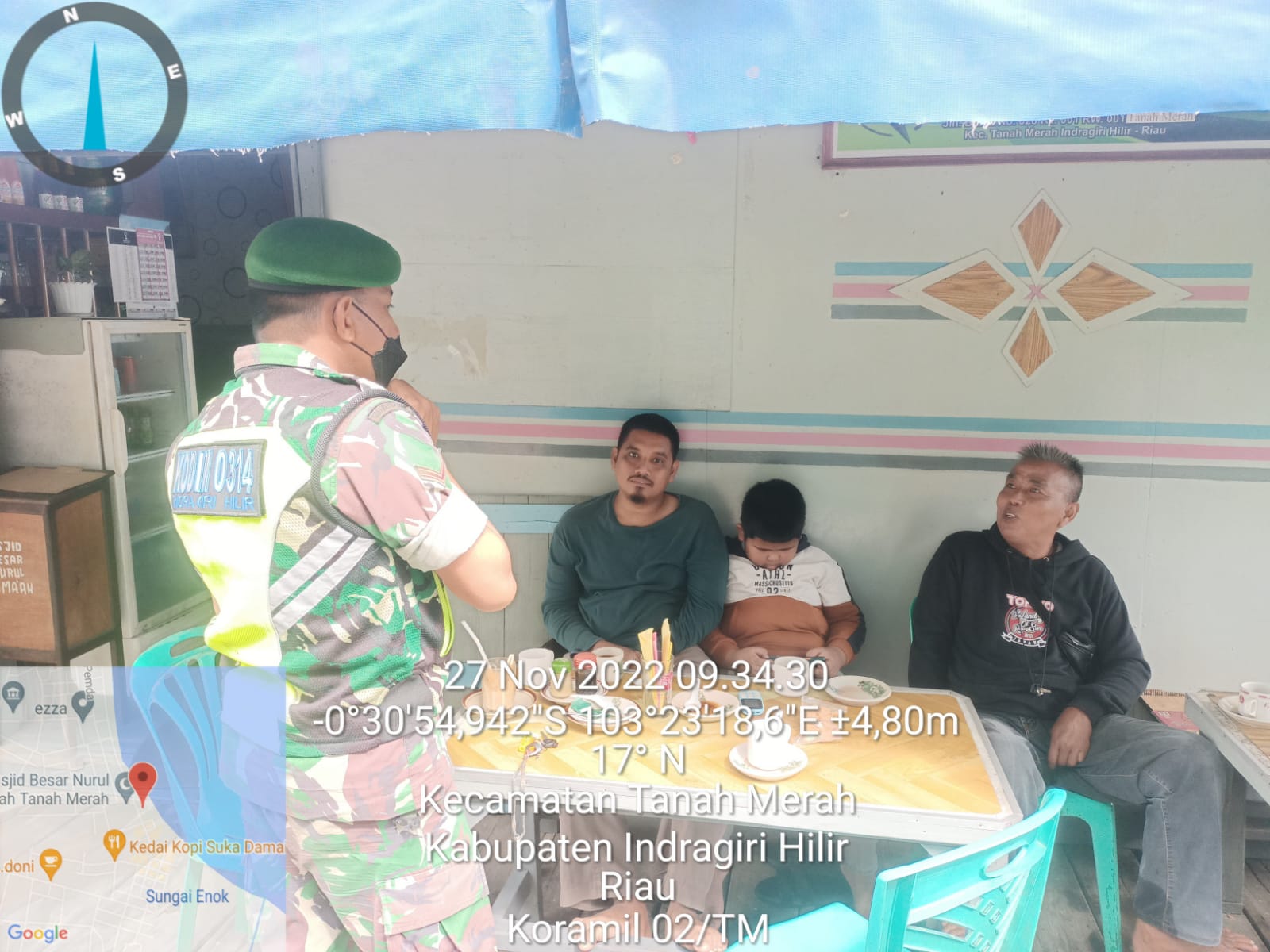 Antisipasi C-19, Anggota Koramil 02/TM Laksanakan Himbauan Protokol kesehatan di Tanah Merah 