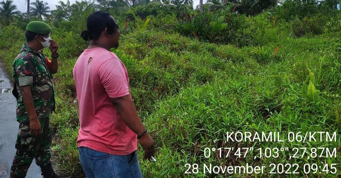 Rangka Cegah Karhutla, Babinsa Kopda Ferry TM Sinaga Laksanakan Patroli dan Sosialisasi Karhutla 