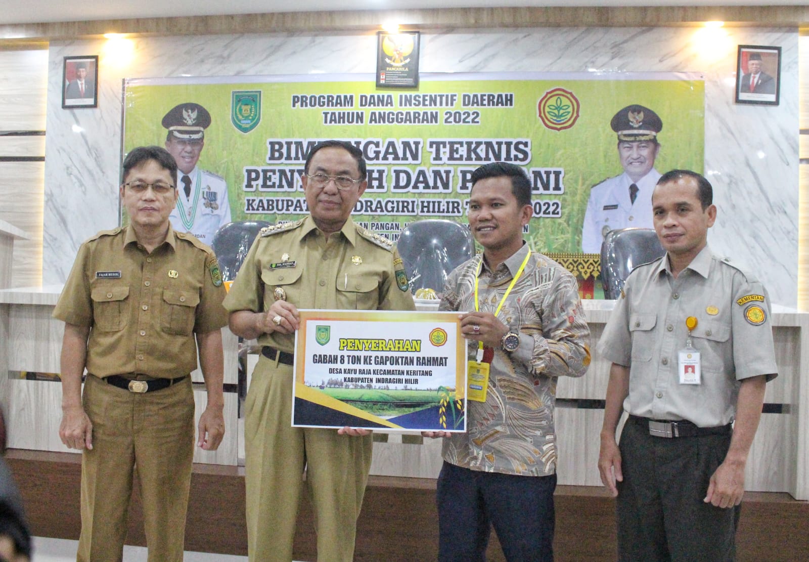 Bupati HM Wardan Membuka Secara Resmi Bimtek Bagi Penyuluh dan Petani kabupaten Inhil