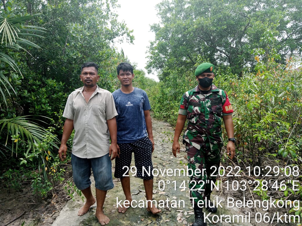 Cegah Karhutla, Babinsa Desa Tunggal Rahayu Jaya Laksanakan Patroli 