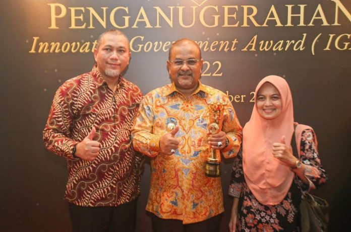 Bupati dapat penghargaan