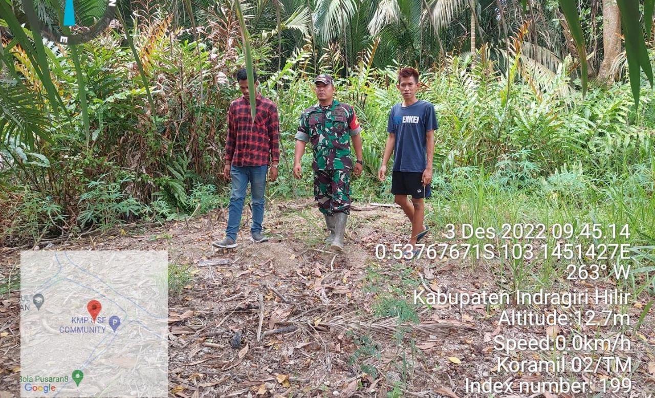 Jaga Wilayah Binaan Aman Karhutla, Serda M Pasaribu Laksanakan Patroli Bersama Warga di Pusaran