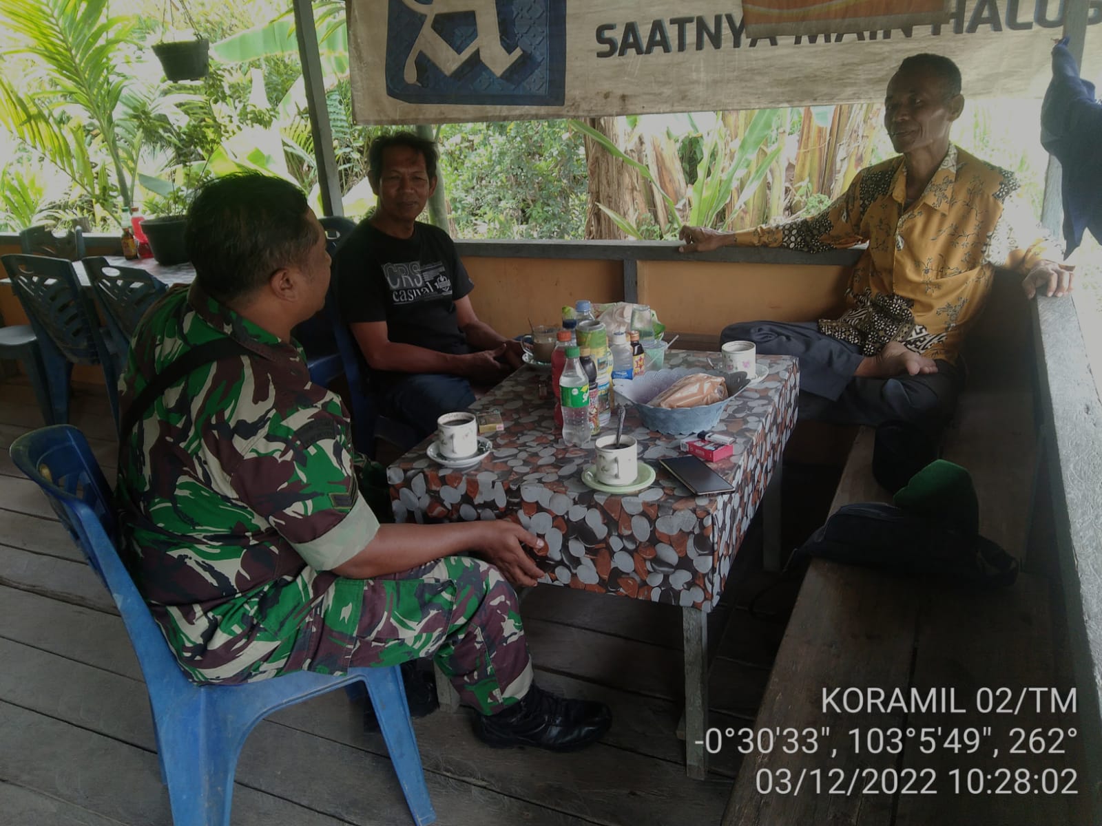 Jalin Silaturahmi, Babinsa Desa Pengalihan Laksanakan Komsos dengan Warga Binaan 