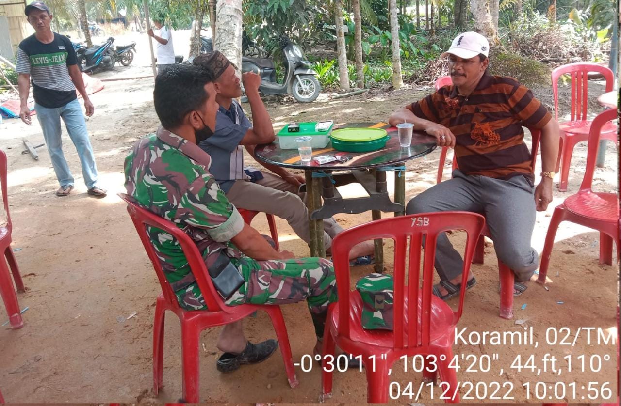 Hadir Undangan Warga, Serda Oki Sandra Gelar Komunikasi Sosial di Desa Sungai Rukam 