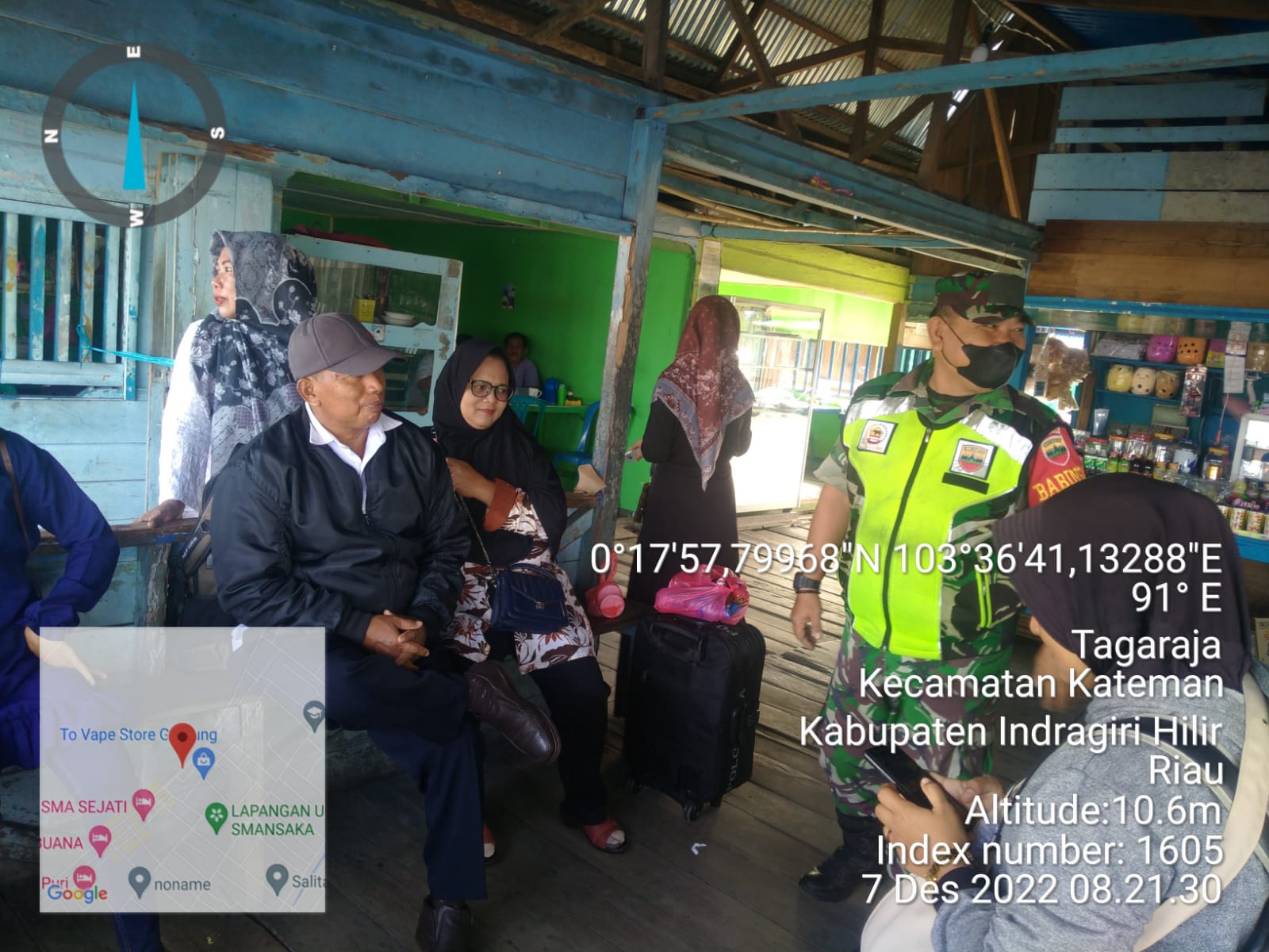 Anggota Koramil 06/KTM Laksanakan Himbauan Protkes di Pasar Sungai Guntung 