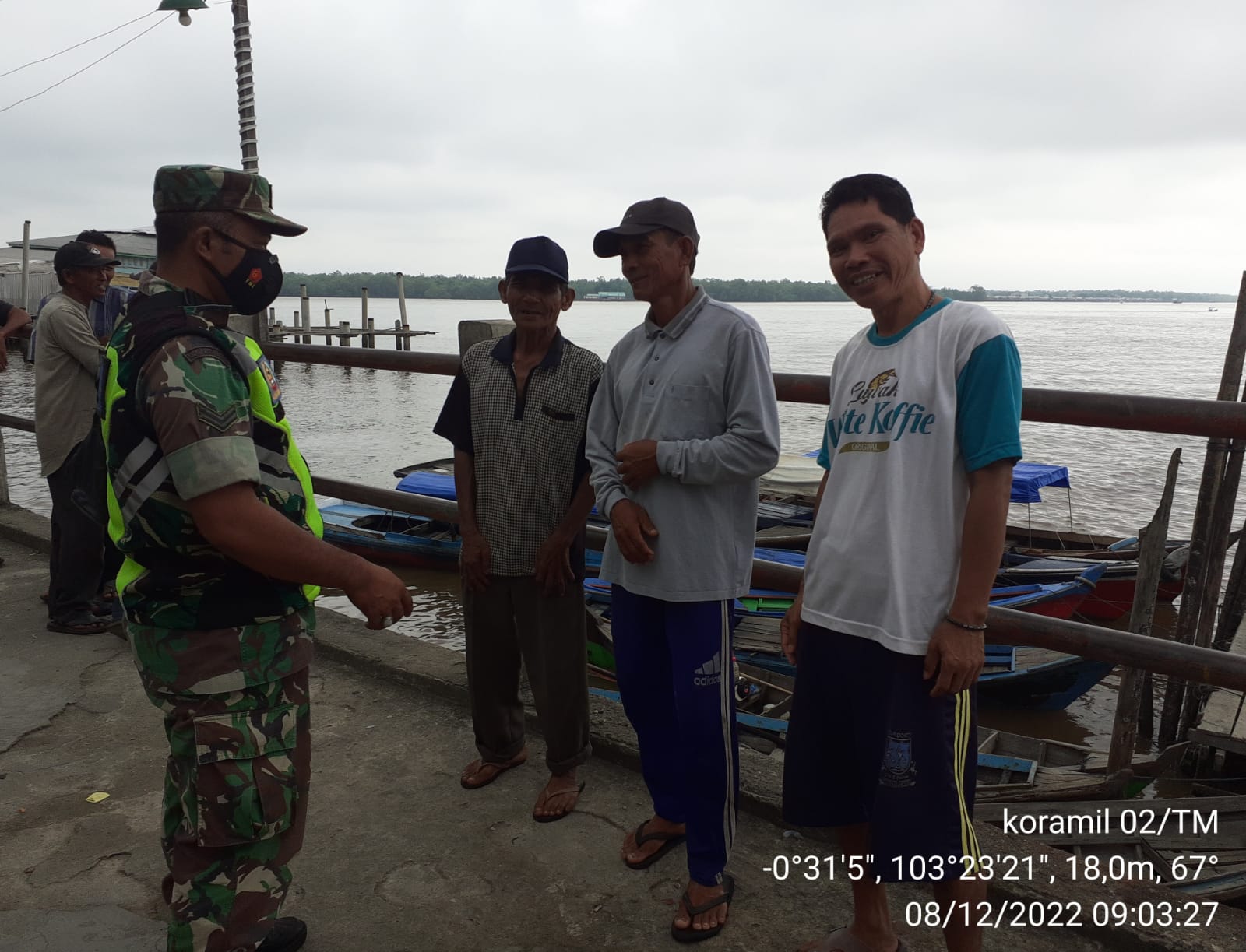 Sertu P Siregar Babinsa Koramil 02/TM Laksanakan Himbauan Kepada Warga yang Tak Patuh Protkes 