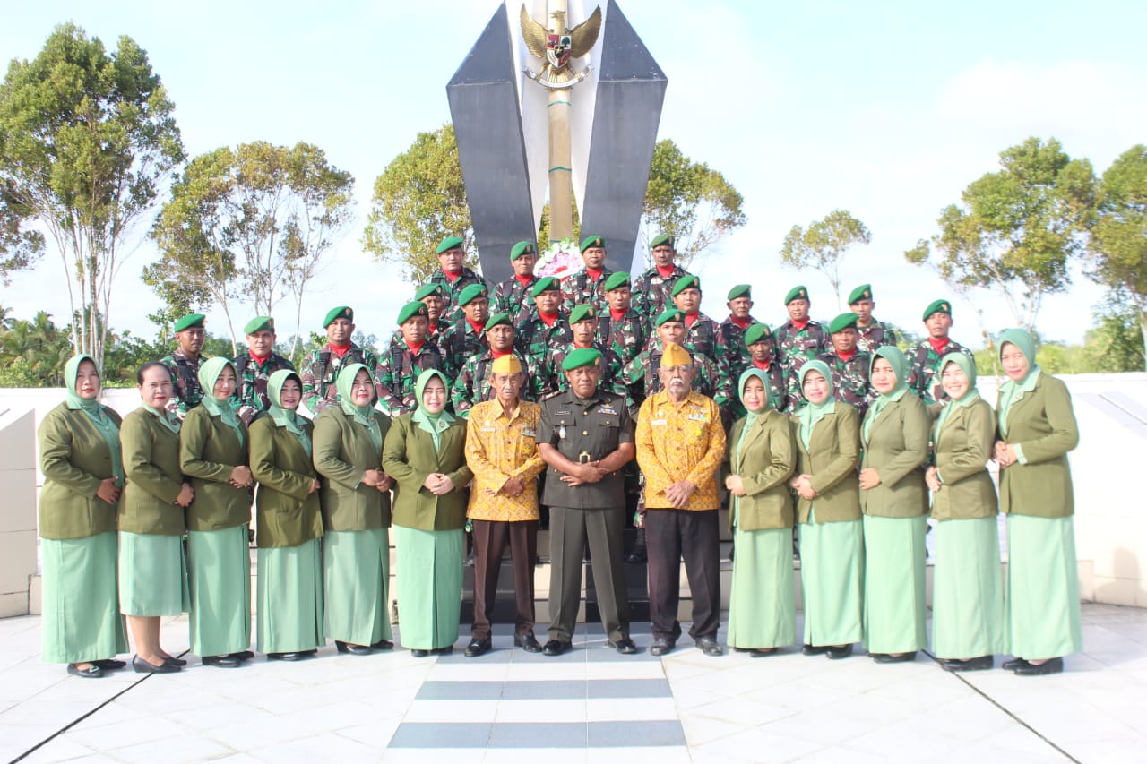 Memperingati Hari Juang Kartika TNI-AD ke -77, Kodim 0314/Inhil Giat Ziarah Tabur Bunga di Makam Pahlawan