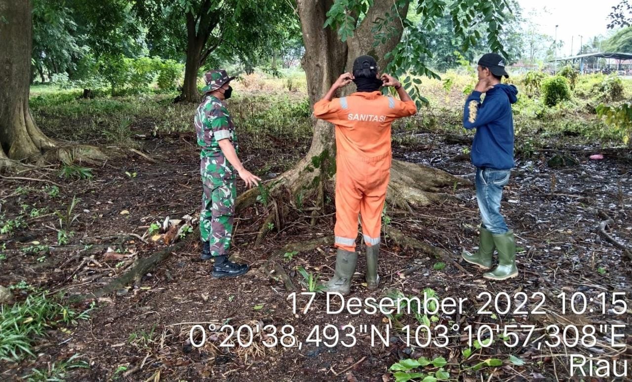 Koptu Abdul Haris Siregar Babinsa Desa Beringin Mulya Laksanakan Patroli dan Sosialisasi Karhutla Bersama Warga Binaan 