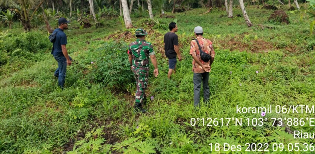 Hari Libur, Tak Menggoyahkan Semangat Babinsa Desa Sungai Simbar dalam Rangka Antisipasi Karhutla 