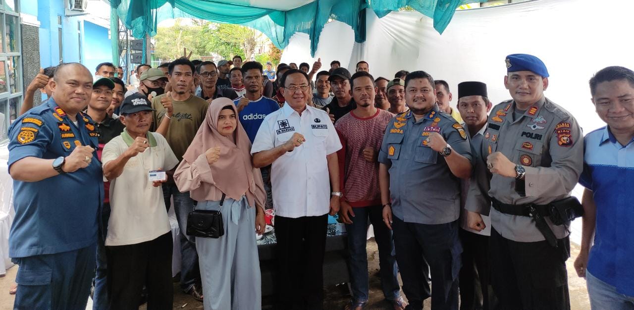 Pertama di Riau, KSOP Kelas IV Tembilahan Serahkan E-Pas Kecil kepada 72 Pemilik kapal di Bawah GT-7 