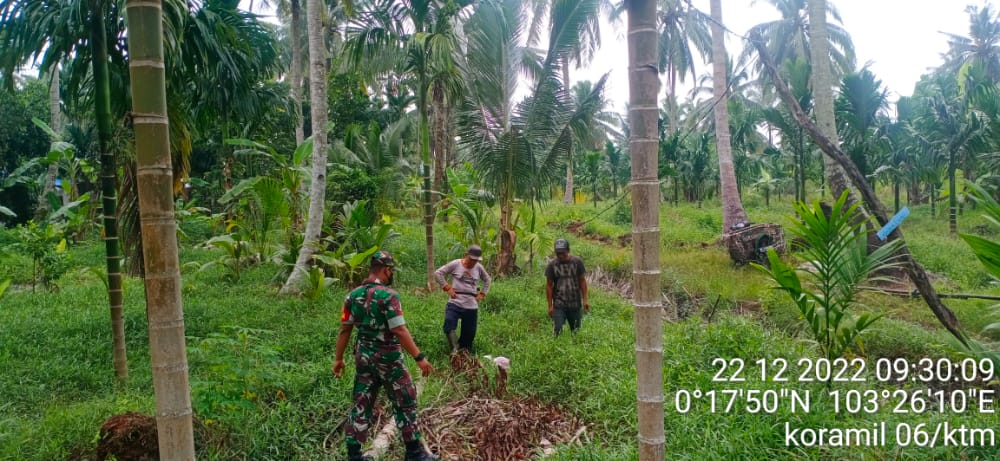 Praka Fiki Putra Babinsa Koramil 06/KTM Laksanakan Sosialisasi dan patroli karhutla di Desa Hibrida Mulya