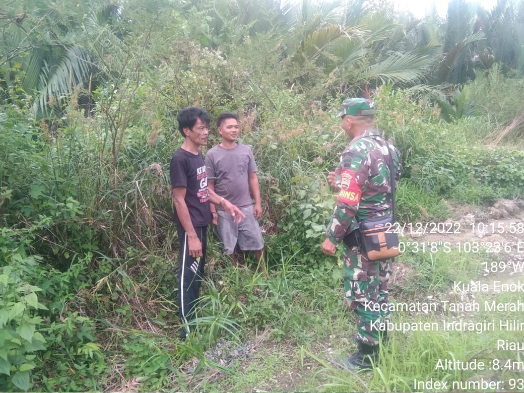 Sertu HM Sibarani Babinsa Koramil 02/TM Laksanakan Patroli Karhutla Bersama Warga Binaan 