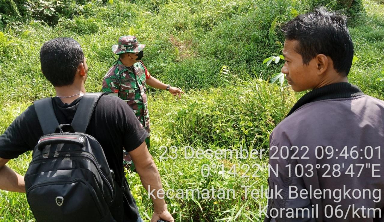 Sasar Perkebunan Warga, Babinsa Desa Tunggal Rahayu Jaya Laksanakan Patroli Karhutla Bersama 
