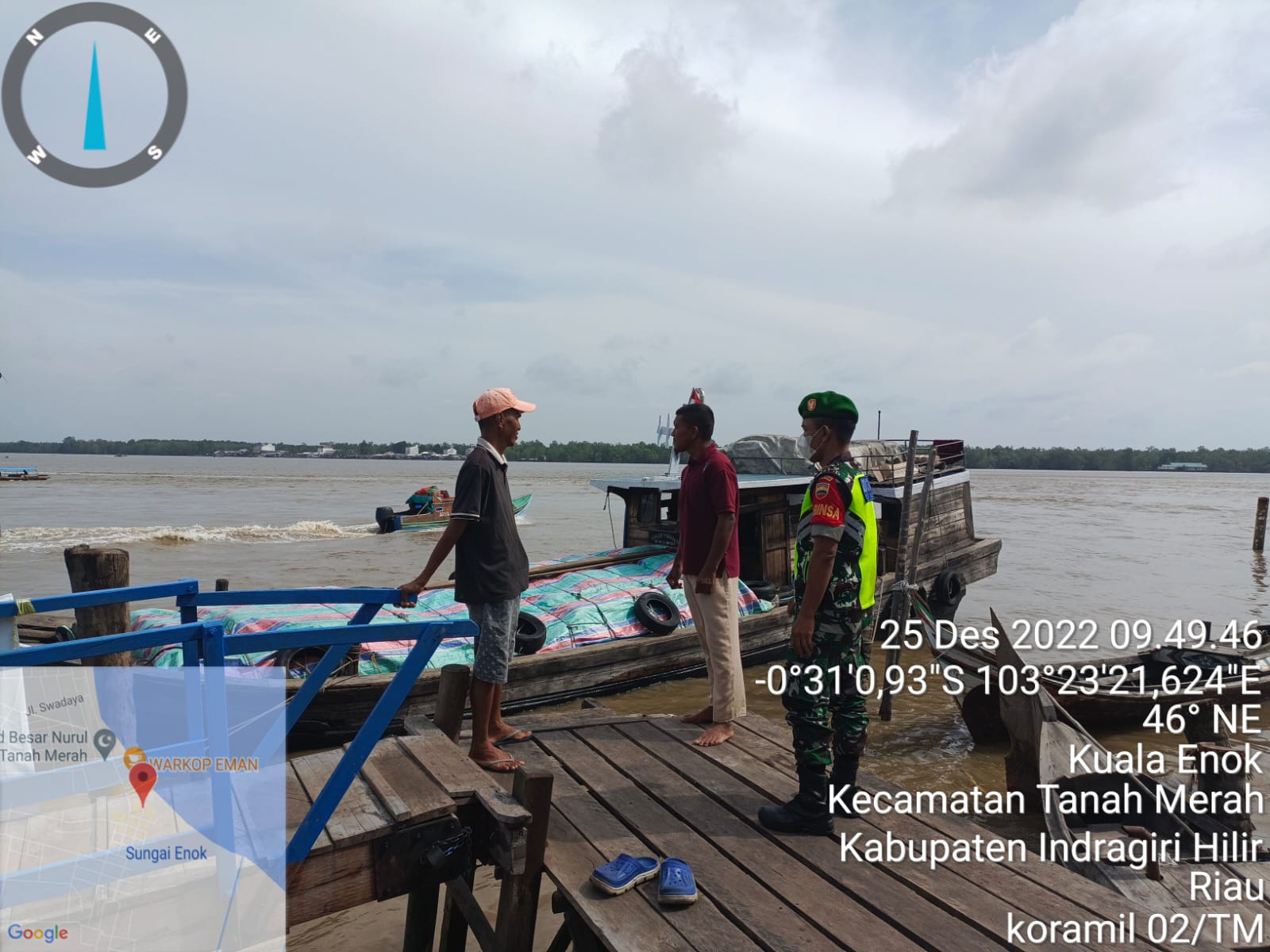 Koptu RH Tambunan Babinsa Koramil 02/TM Laksanakan Himbauan Protkes di Pelabuhan 