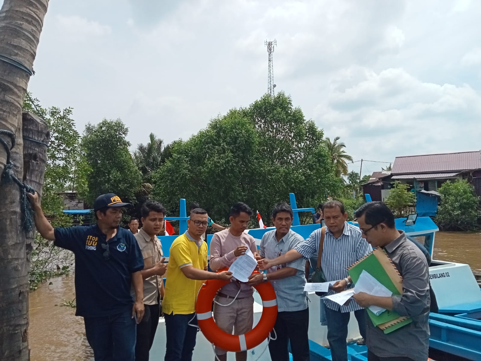 Serap Aspirasi Warga, Anggota DPRD Riau Septina Primawati Bantu 1 Unit Kapal Tangkap Ikan
