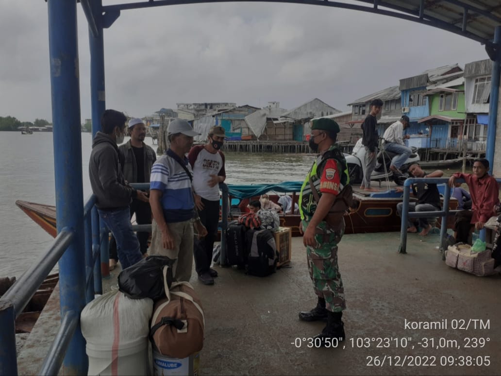 Warga di Pelabuhan Dapat Himbauan Protkes dari Anggota Koramil 02/TM Sertu P Siregar 