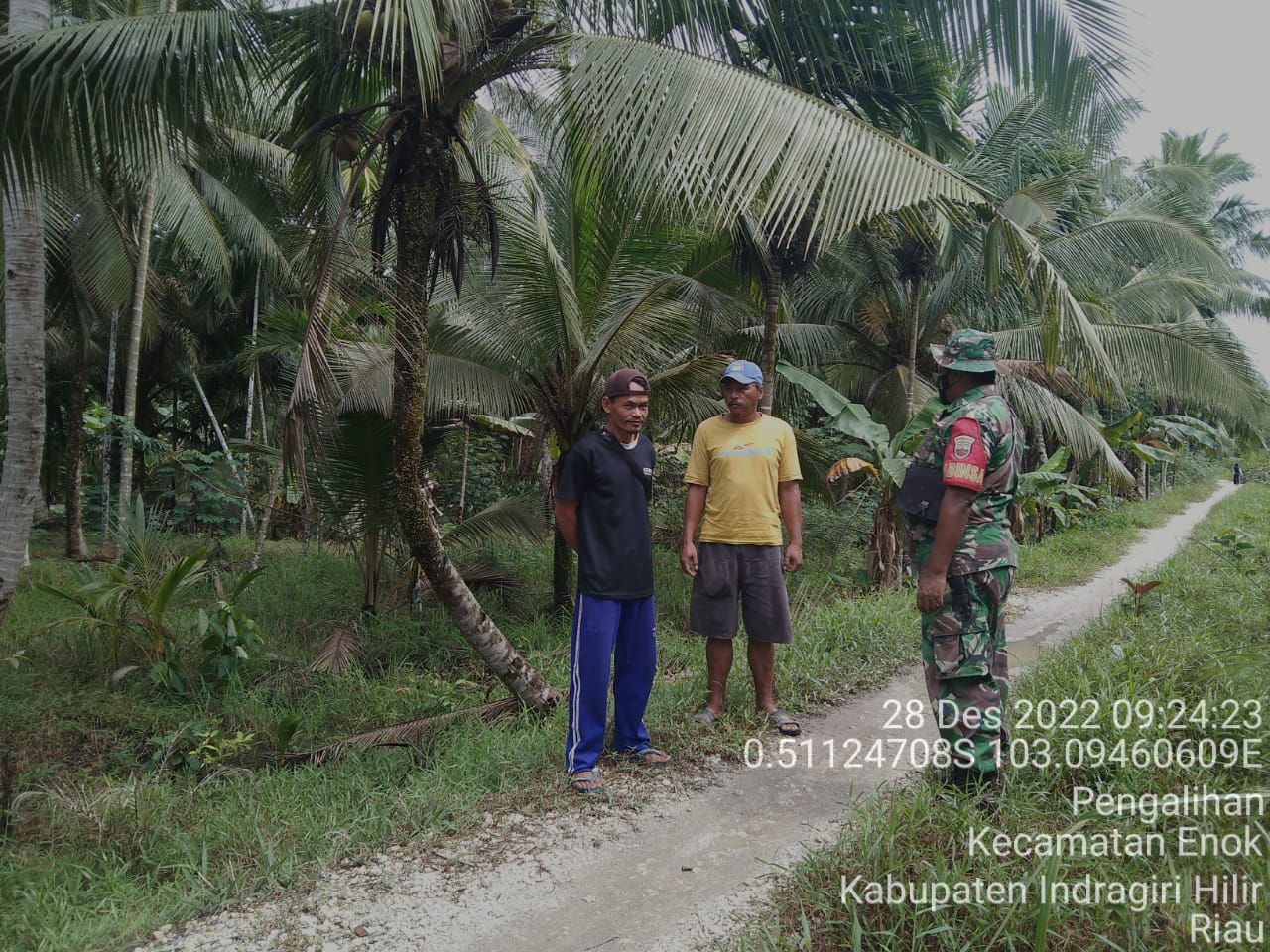 Antisipasi Karhutla di Wilayah Binaan, Kali ini Sertu Elia Rahman Sasar Patroli Parit Ambo Tang 