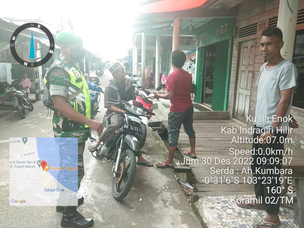 Giat Gakplin, Serda Ah Kumbara Anggota Babinsa Koramil 02/TM Himbau Warga Tingkatkan Prokes