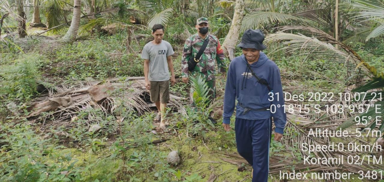 Antisipasi Karlahut di Wilayah Binaannya Serma Boy R Sitompul Giat Patroli dan Sosialisasi ke Warga