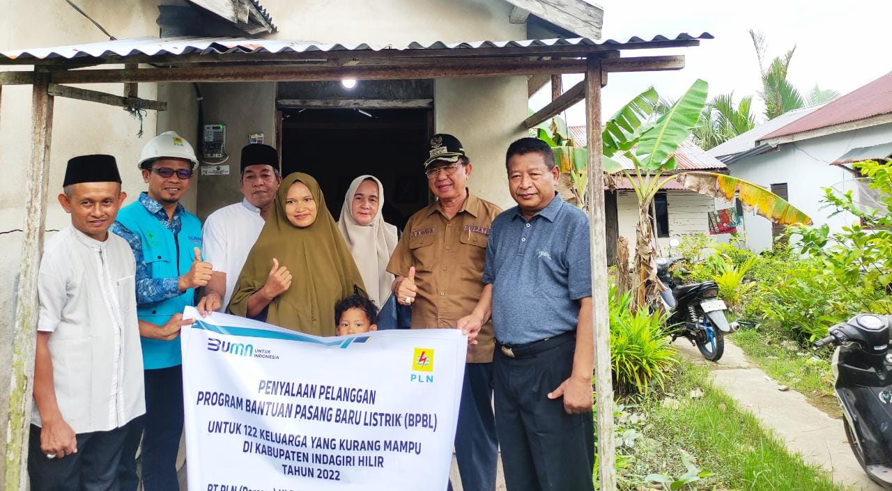 Bupati Inhil HM Wardan Resmikan Penyalaan Pelanggan Program BPBL untuk Keluarga Tak Mampu 