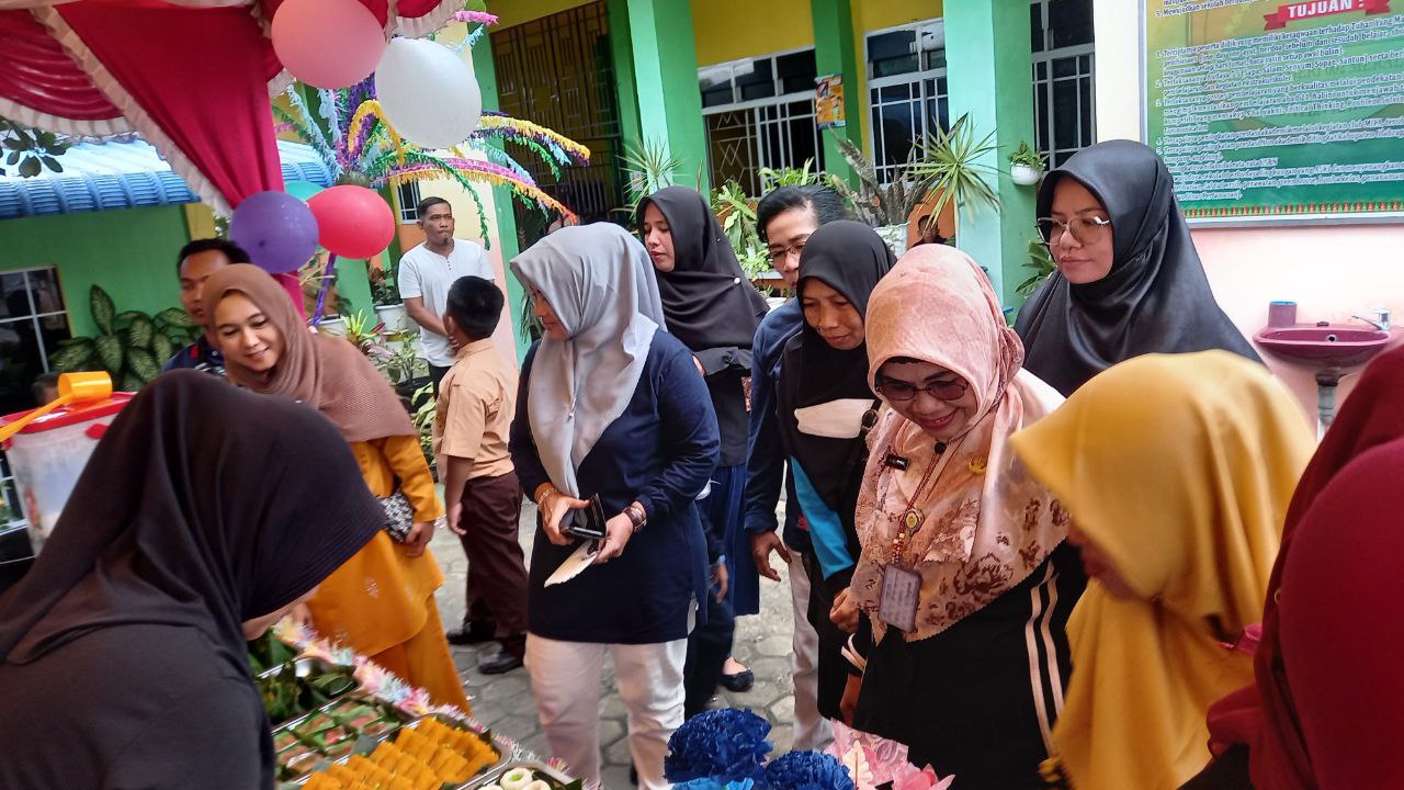 SDN 002 Meral Siap Laksanakan Kurukulum Merdeka, Diawali Dari Kegaitan Bazar Kearifan Lokal dan Kewirausahaan