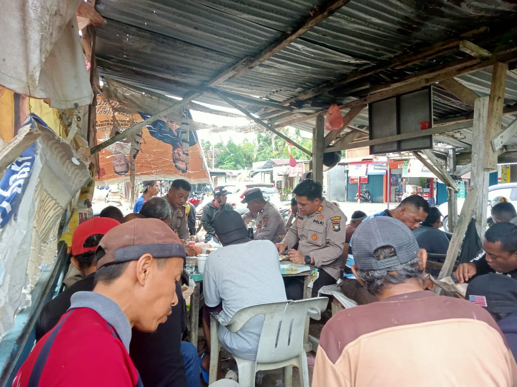 Kapolsek Meral Ajak Tukang Ojek Makan Nasi Bungkus Bersama, Sebarkan Nomor Ponselnya Untuk Kondusifitas Wilayah