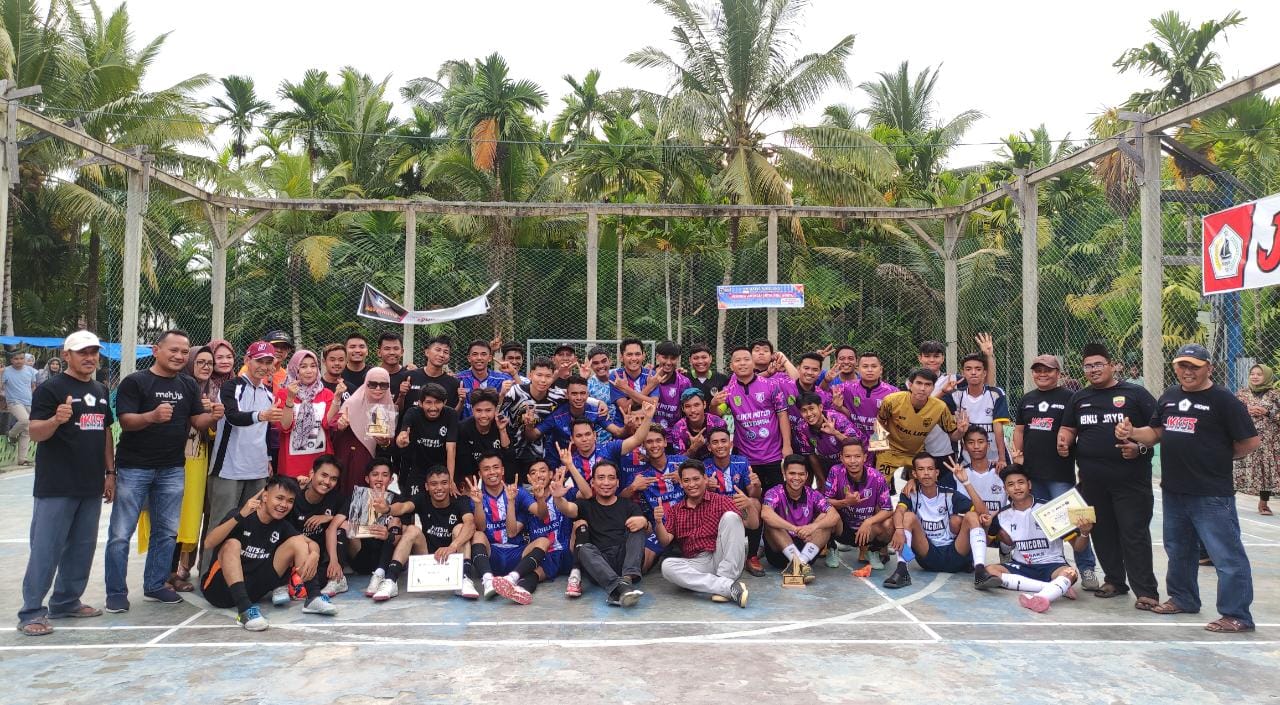 Hadiri Final Turnamen Futsal KKSS Cup kecamatan Gaung, H Ikbal Sayuti Beri Door Prize Menarik