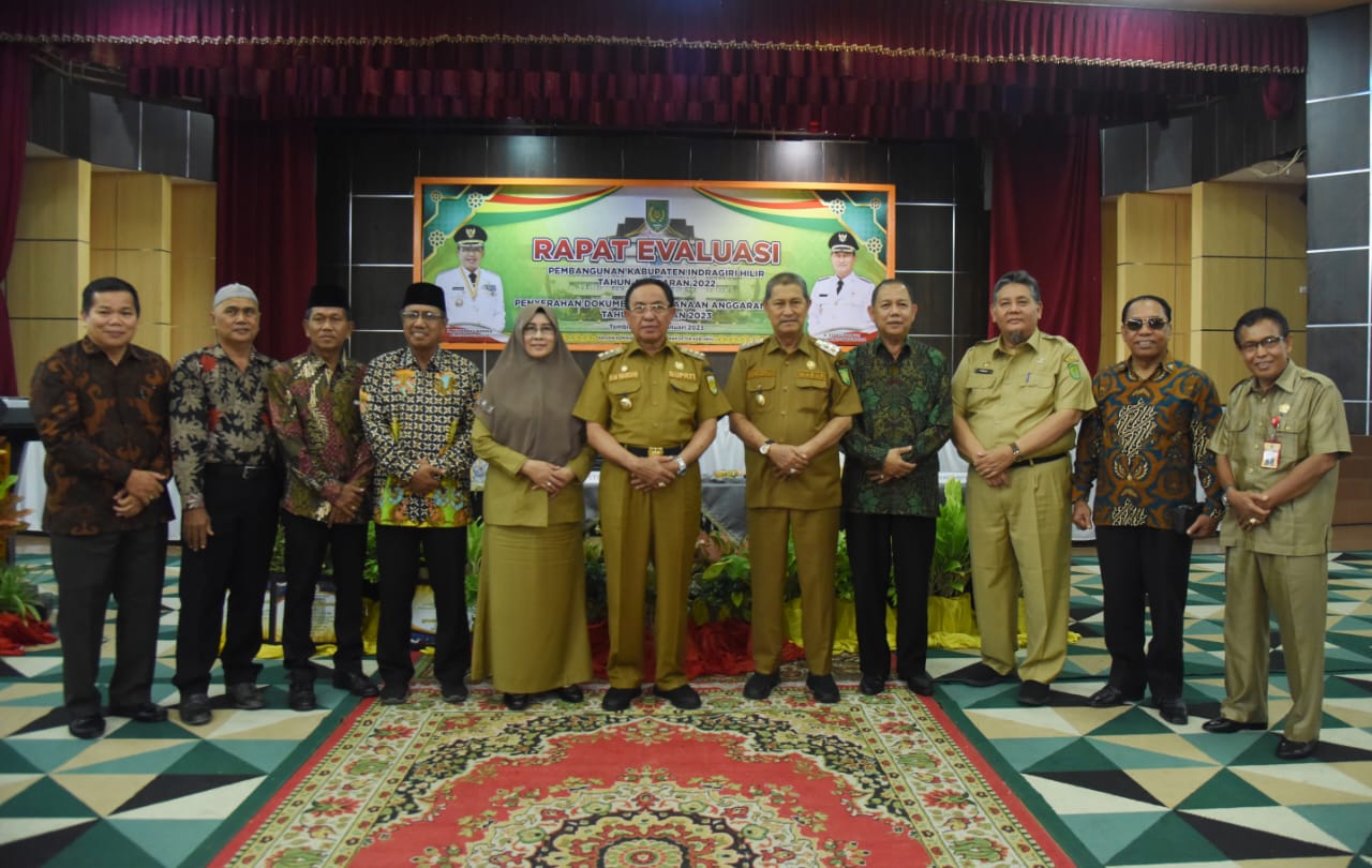 Pimpin Rapat Evaluasi Pembangunan Kab Inhil, Bupati HM Wardan Tegaskan OPD Tahun 2023 Lebih Fokus Meningkatkan Kinerja  