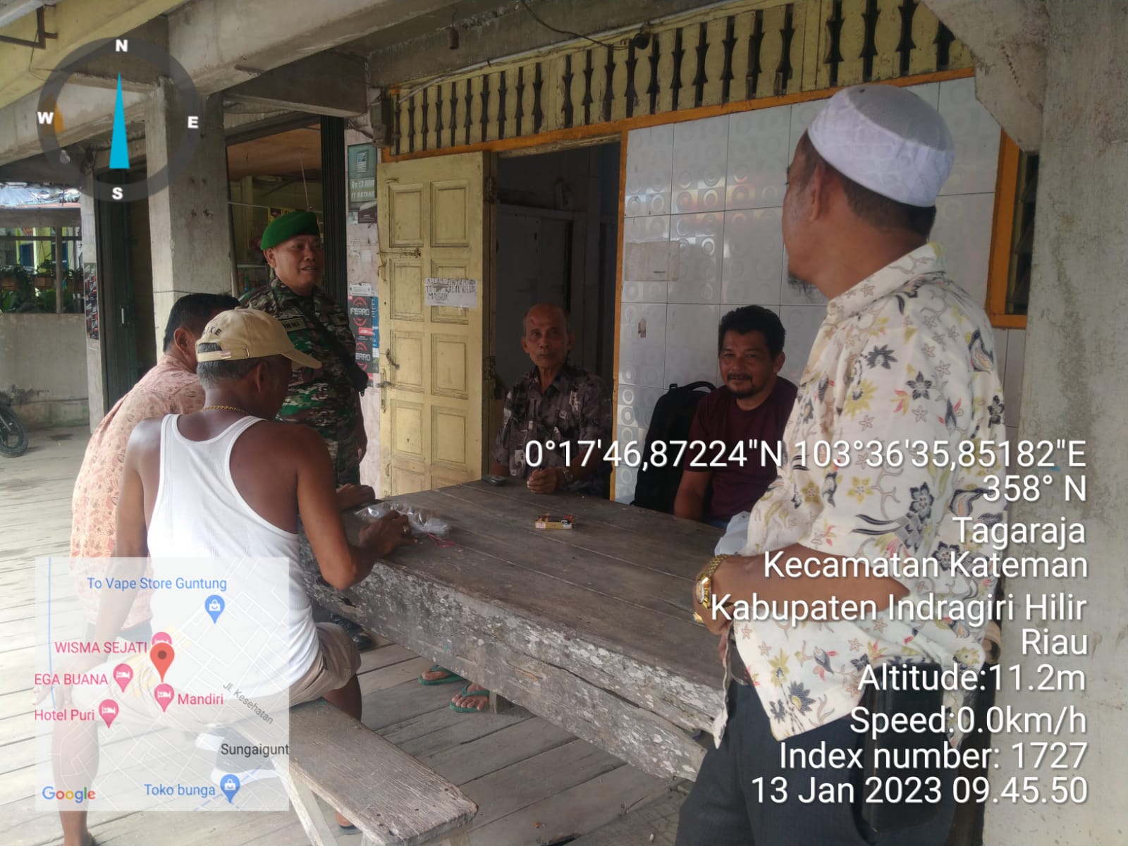 Sertu Jonni Pasaribu Babinsa Koramil 06/KTM Giat Komsos Anjangsana Berbaur dengan Warga Binaan 