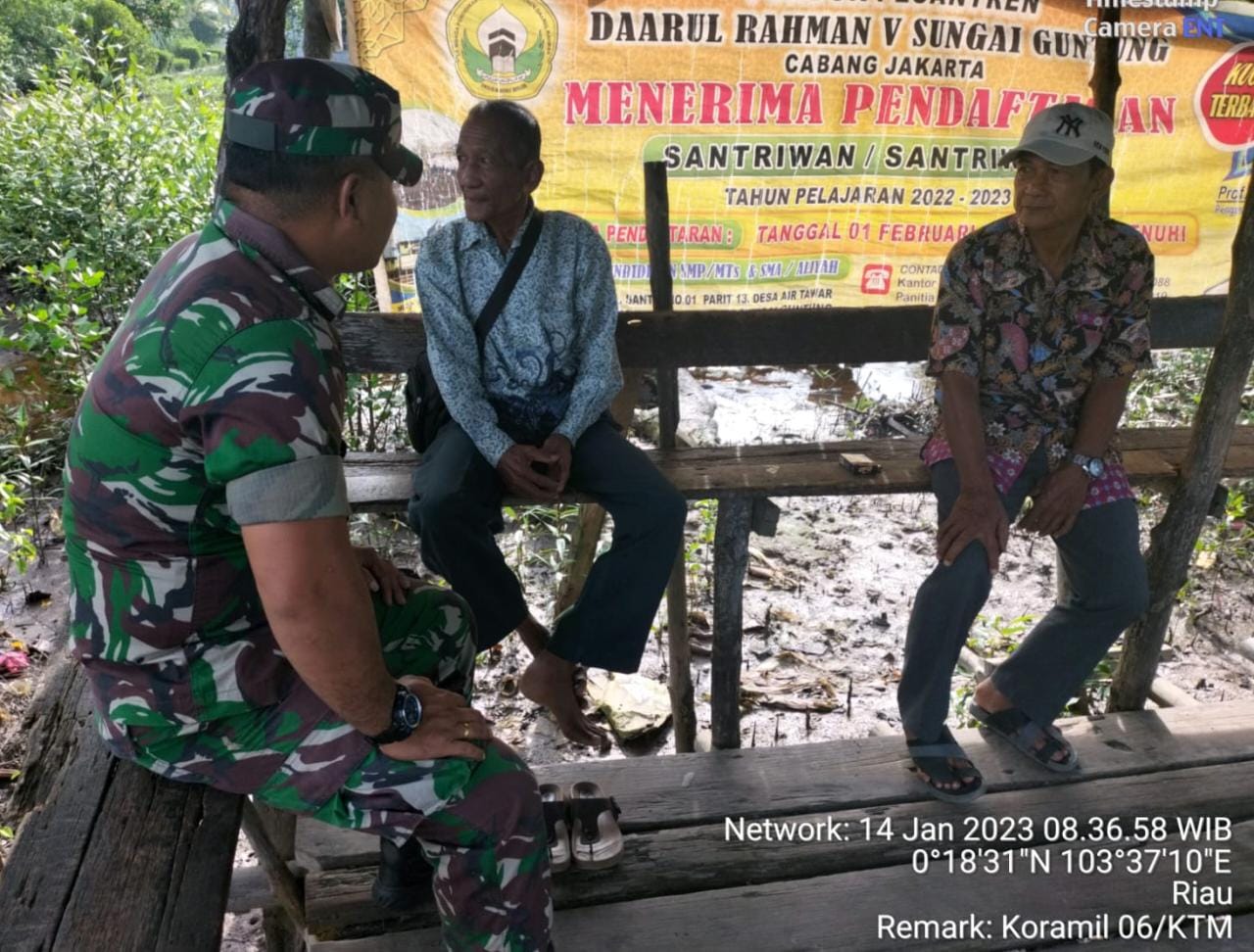 Serda Edili Zalukhu Babinsa Desa Sungai Simbar Laksanakan Komsos dengan Warga Binaan 