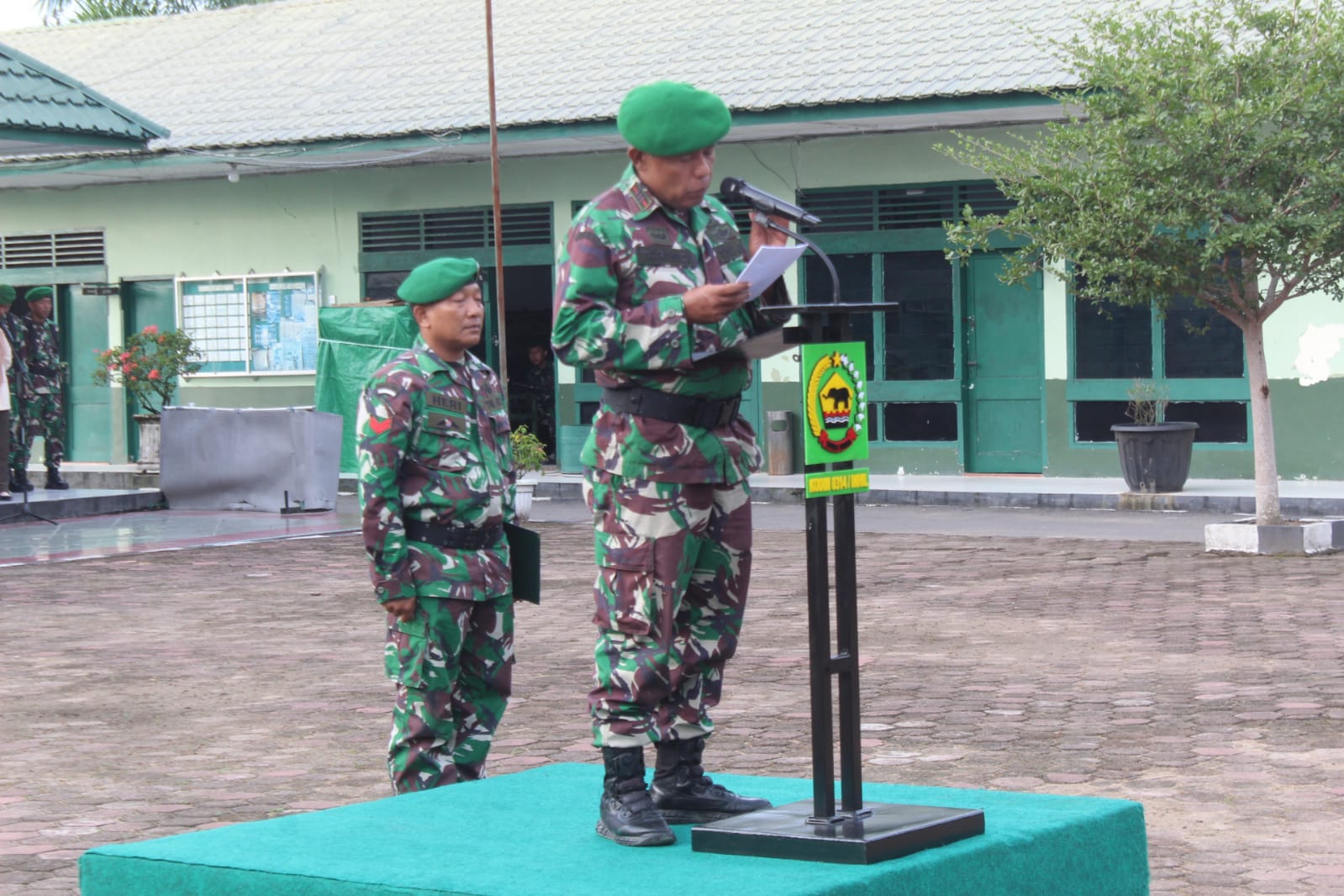 Mewakili Dandim, Danramil 12/Batang Tuaka Bacakan Amanat Panglima TNI Dalam Upacara 17 an