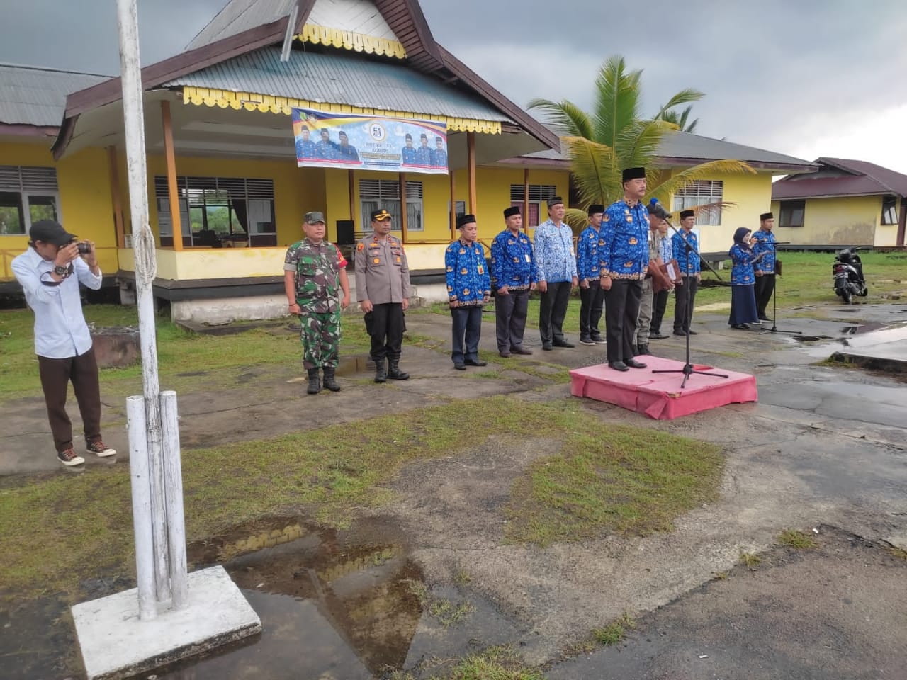 Sertu Jonni Pasaribu mewakili Danramil 06/KTM Ikut Ucapara Bendera HKN 