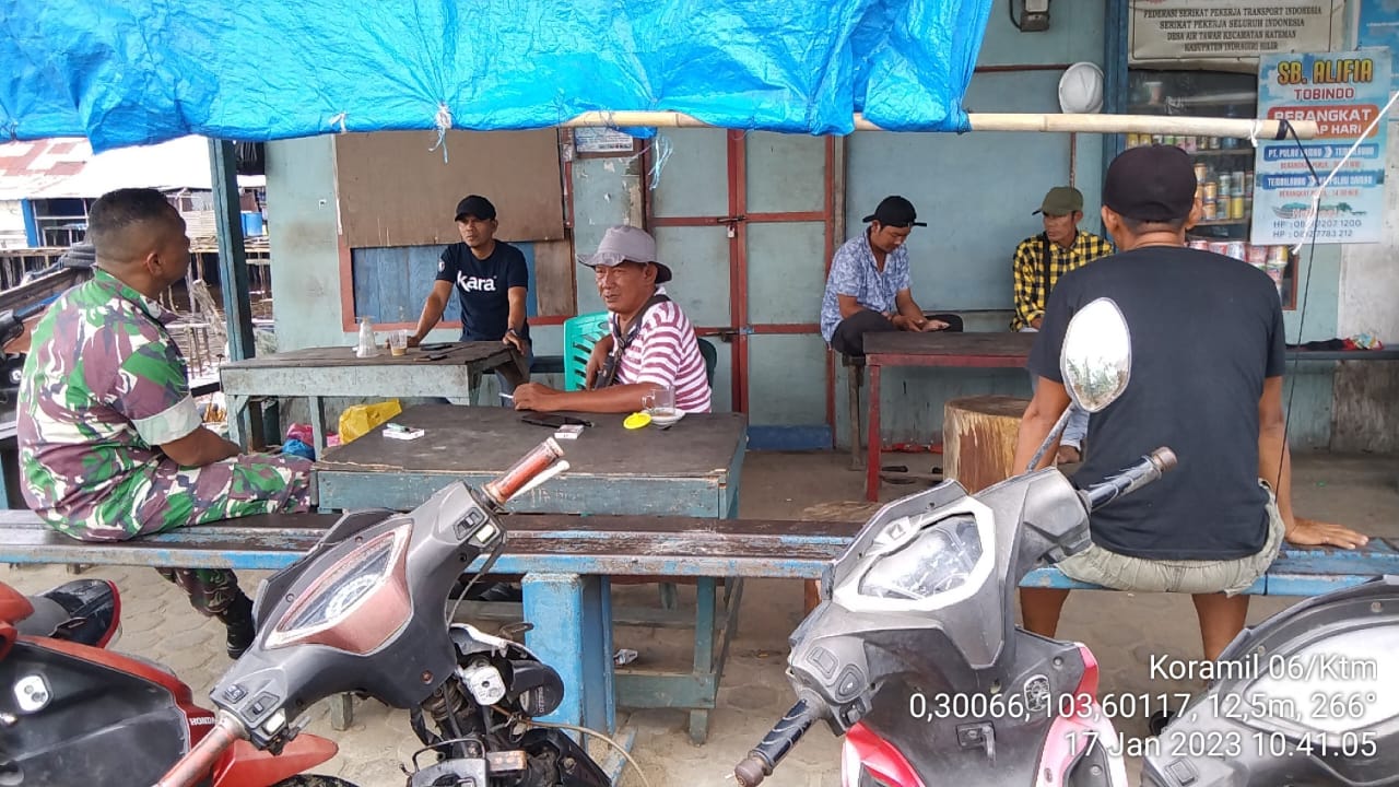 Eratkan Hubungan Silaturahmi, Babinsa Desa Air Tawar Giat Komsos dengan Warga Binaan 