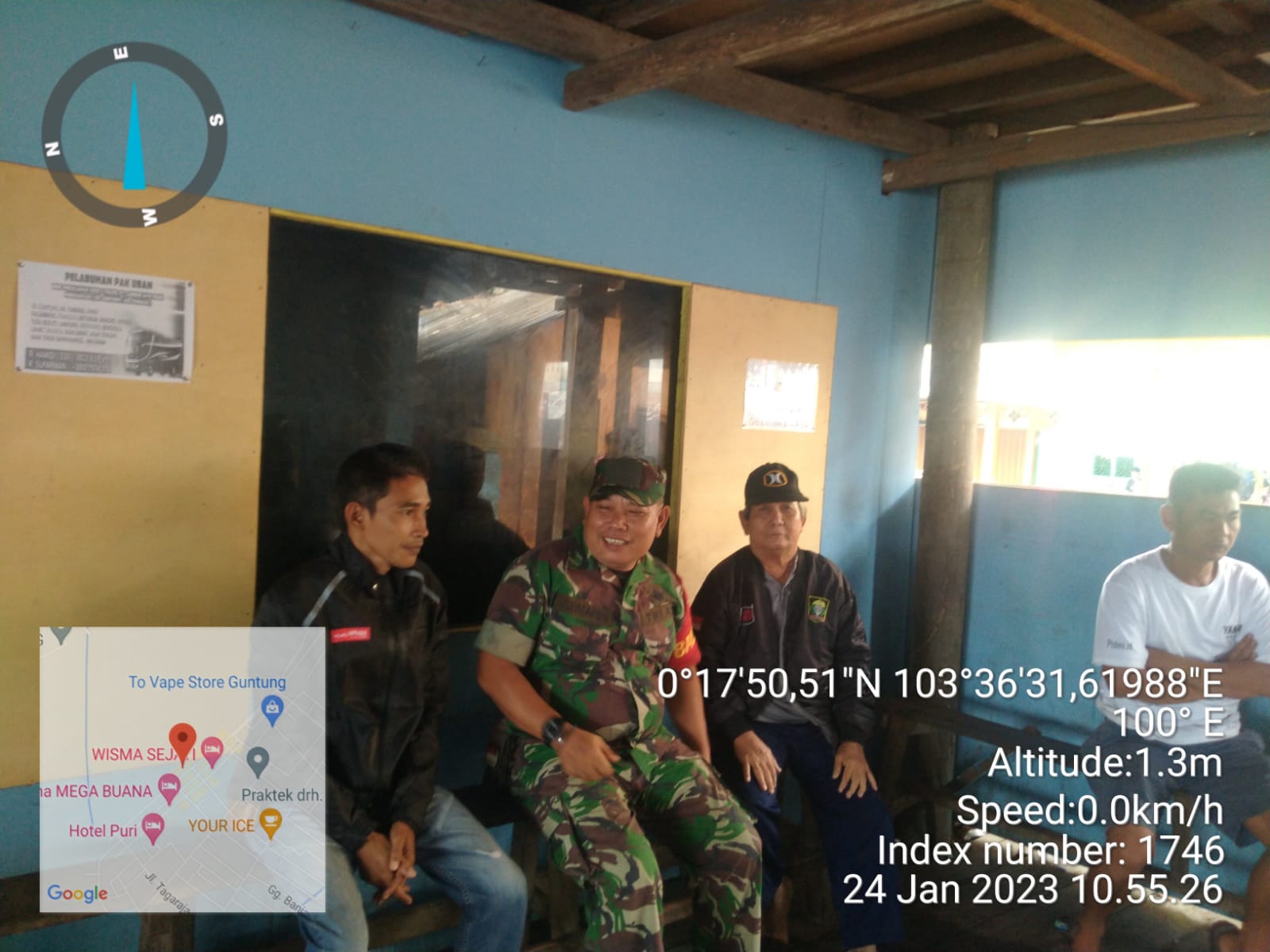 Sertu Jonni Pasaribu Laksanakan Komsos di kelurahan Tagaraja