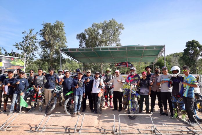 KN Bupati tutup kejurda motocross