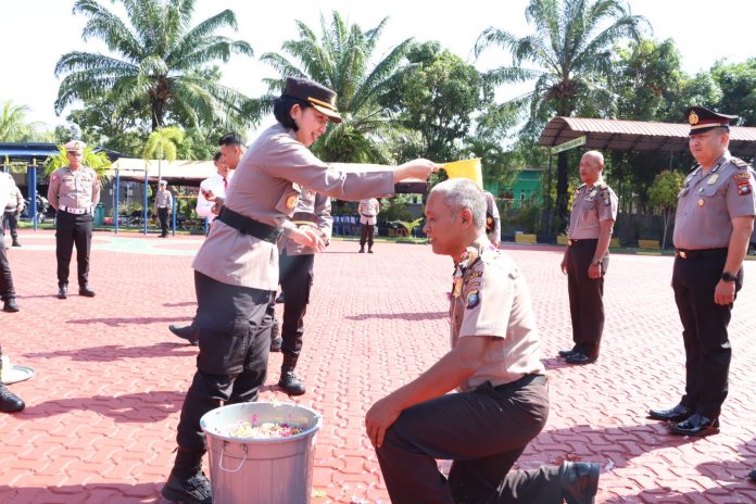 KN Polres upacara naik pangkat