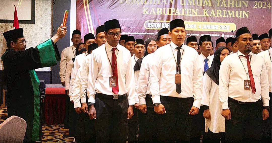 70 Petugas PPK Dari 14 Kecamatan se Kabupaten Karimun Dilantik