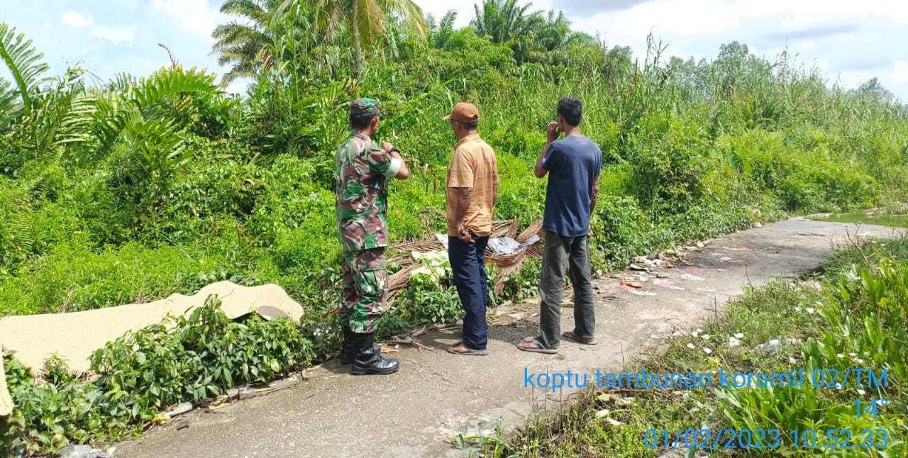 Guna Antisipasi Karhutla, Babinsa Desa Sungai Laut Laksanakan Patroli dan Sosialisasi 