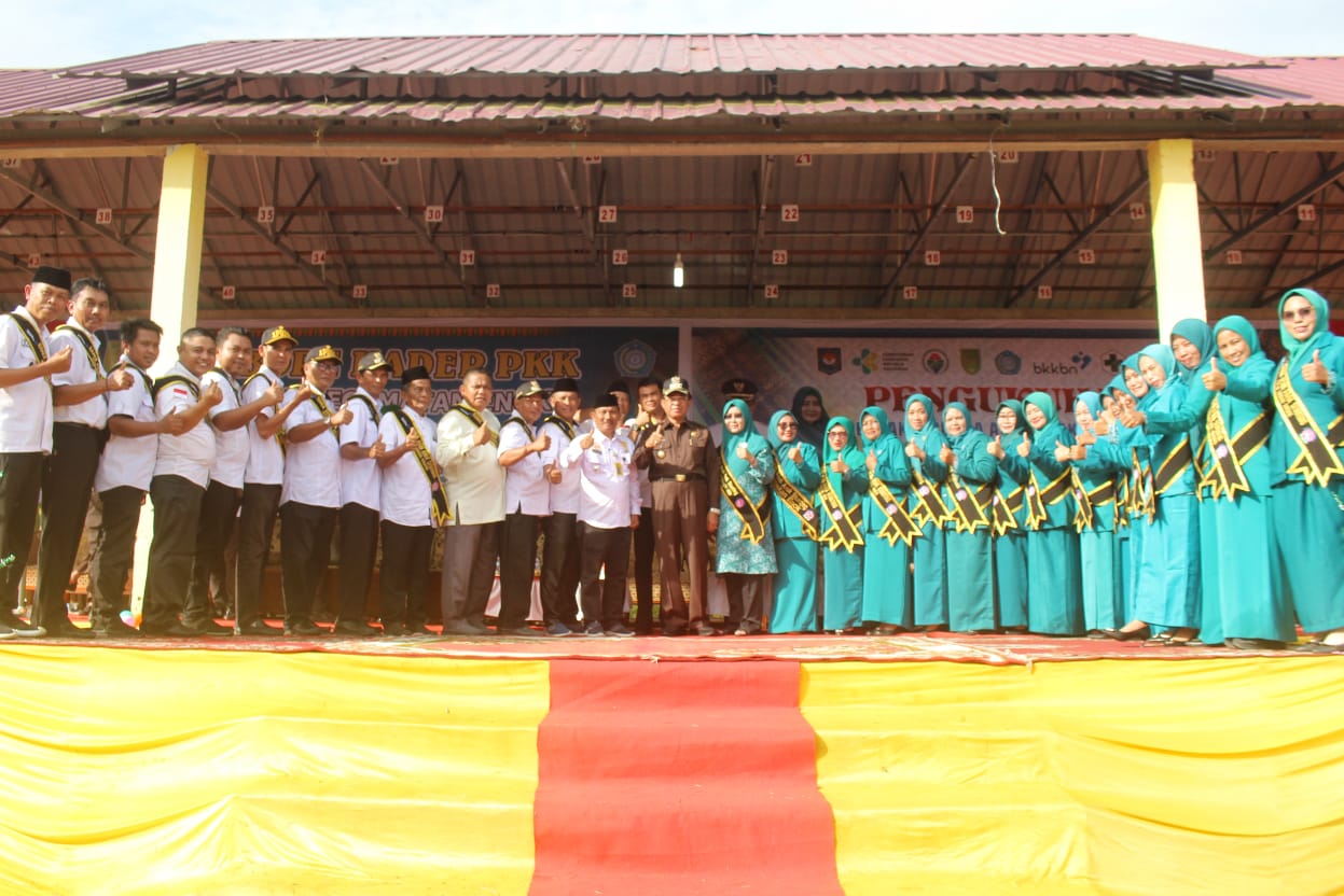 Gerak Cepat, Bupati Inhil HM Wardan Kukuhkan Bapak dan Bunda Asuh Anak Stunting Kecamatan Enok