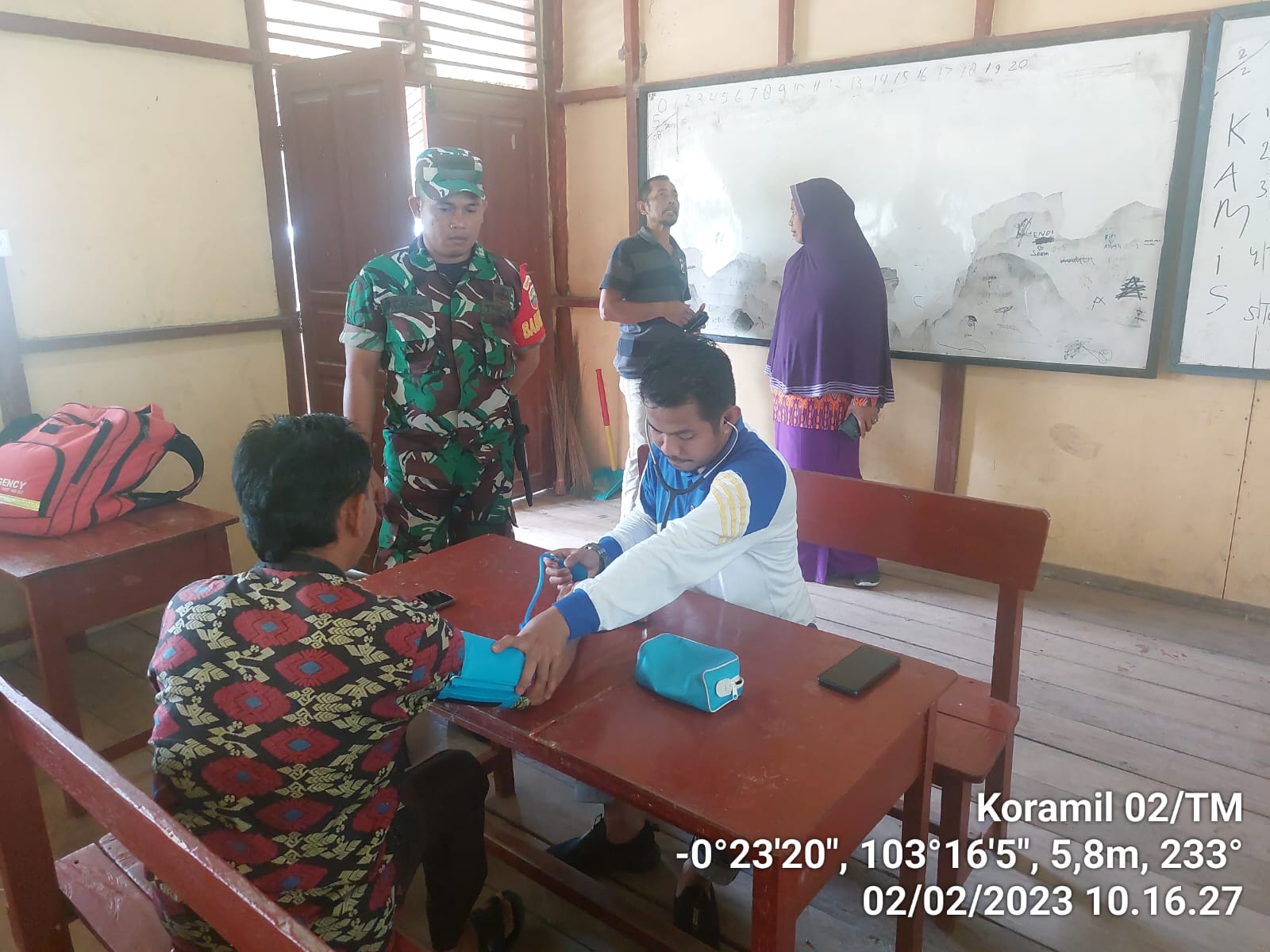 Peduli Kesehatan, Babinsa Koramil 02/TM Serda Agusmi Harianto Dampingi Pelaksanaan Posbindu di Desa Binaan 