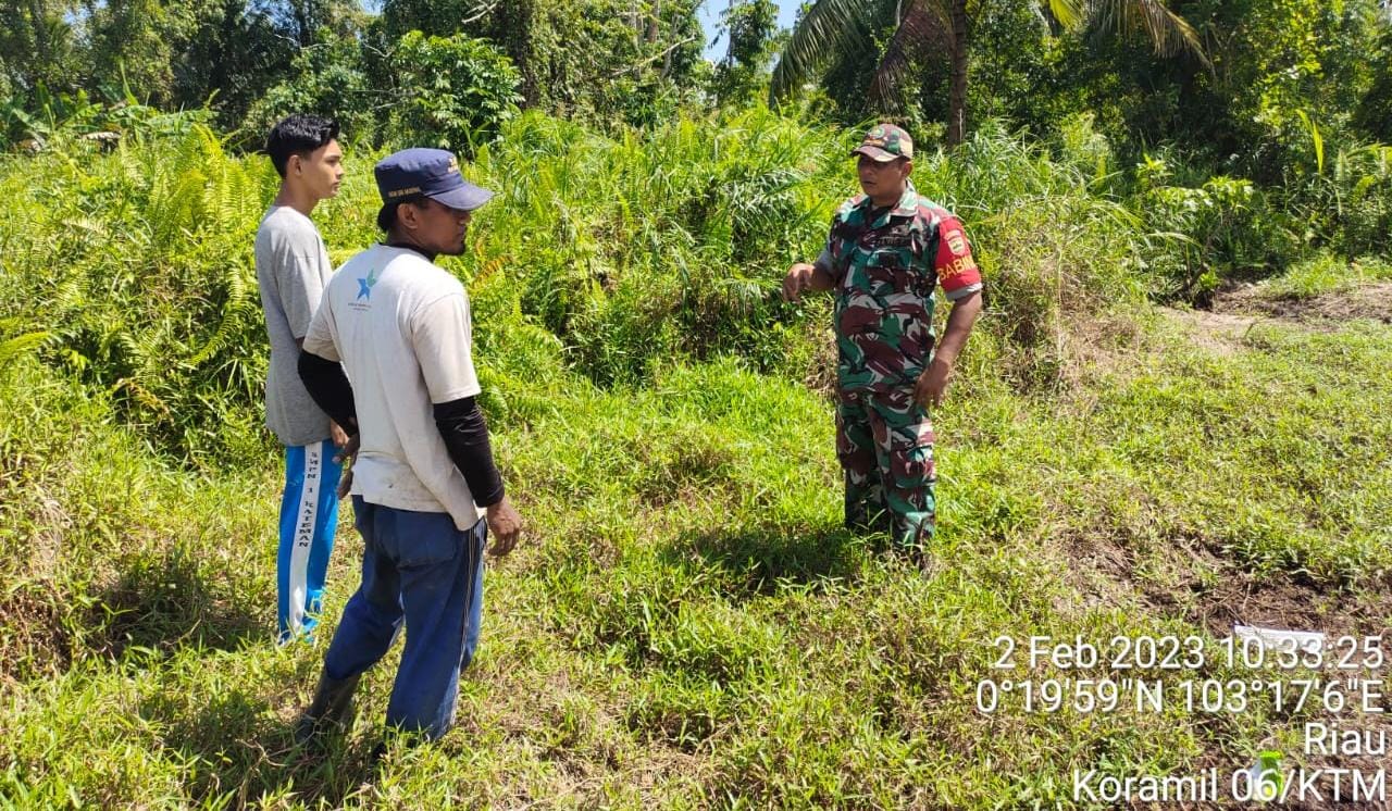 Bersama Warga Binaan, Koptu Al Alim Babinsa Koramil 06/KTM Laksanakan Patroli dan Sosialisasi Karhutla 