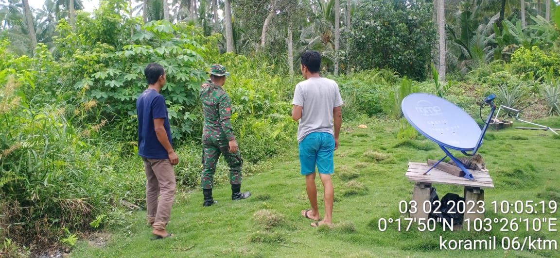 Bersama Warga Binaan, Praka Fiki Babinsa Koramil 06/KTM Giatkan Patroli Antisipasi Karhutla 