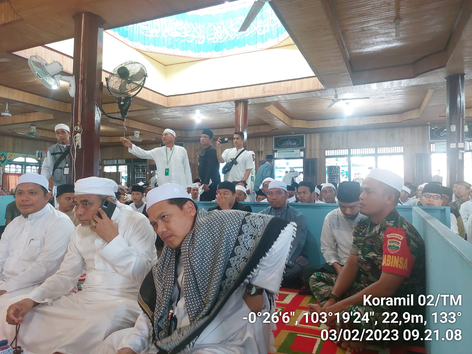 Serda Agusmi Harianto Babinsa Koramil 02/TM Hadiri Isra’ Mi’raj dan Haul Akbar Abah Guru Sekumpul, di Mesjid Suhada