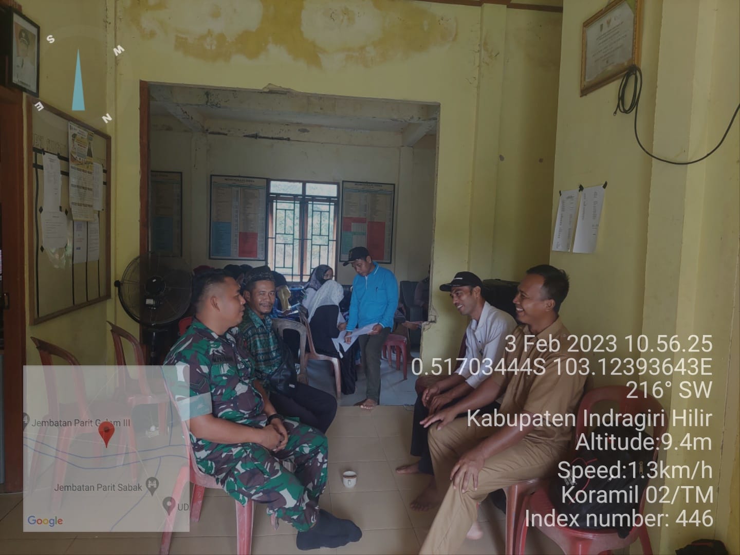 Serda Marhalim Pasaribu Babinsa Koramil 02/TM Giat Silaturahmi di Kantor Desa Sungai Ambat