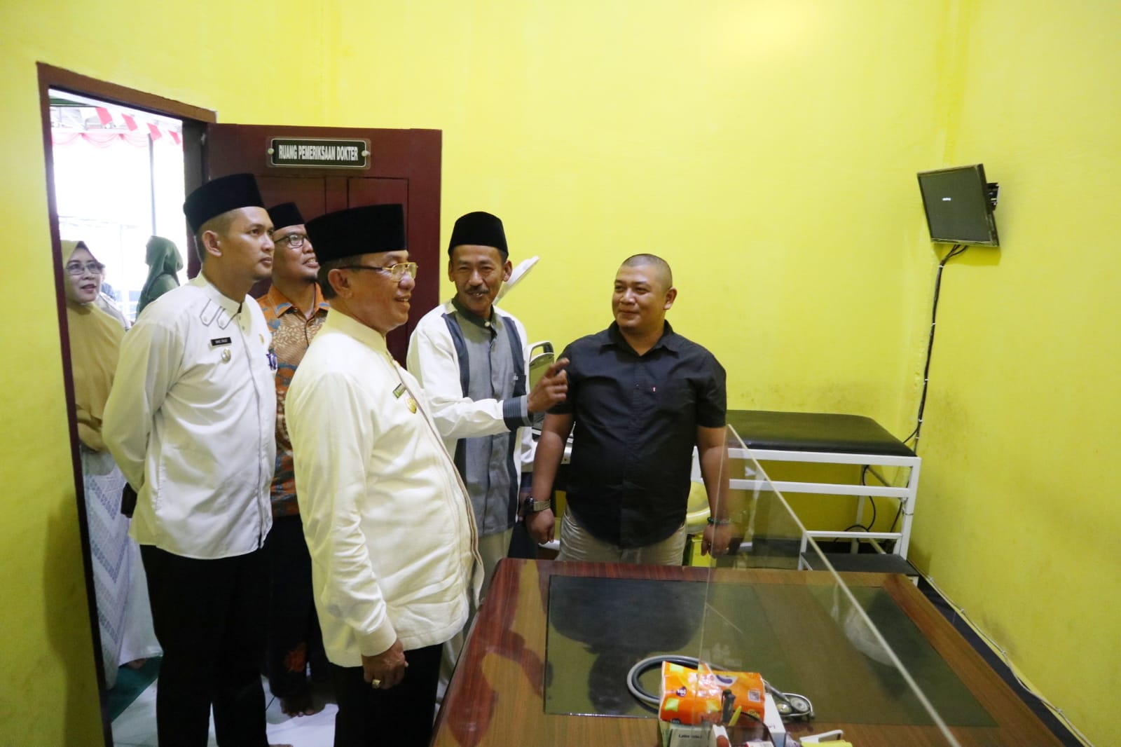 Bupati HM Wardan Apresiasi dr H Malpino Buat Klinik kesehatan Masyarakat di Desa Petalongan 