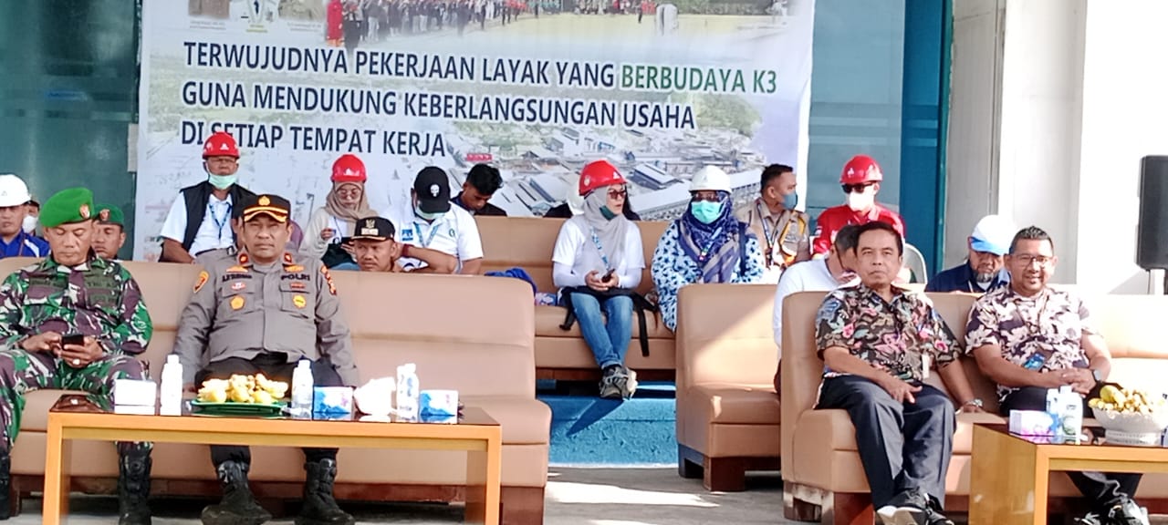 Danramil 06/KTM kapten Czi Asmara Hadi bersama Ufika Hadiri Upacara K3 di PT Sambu Grup 