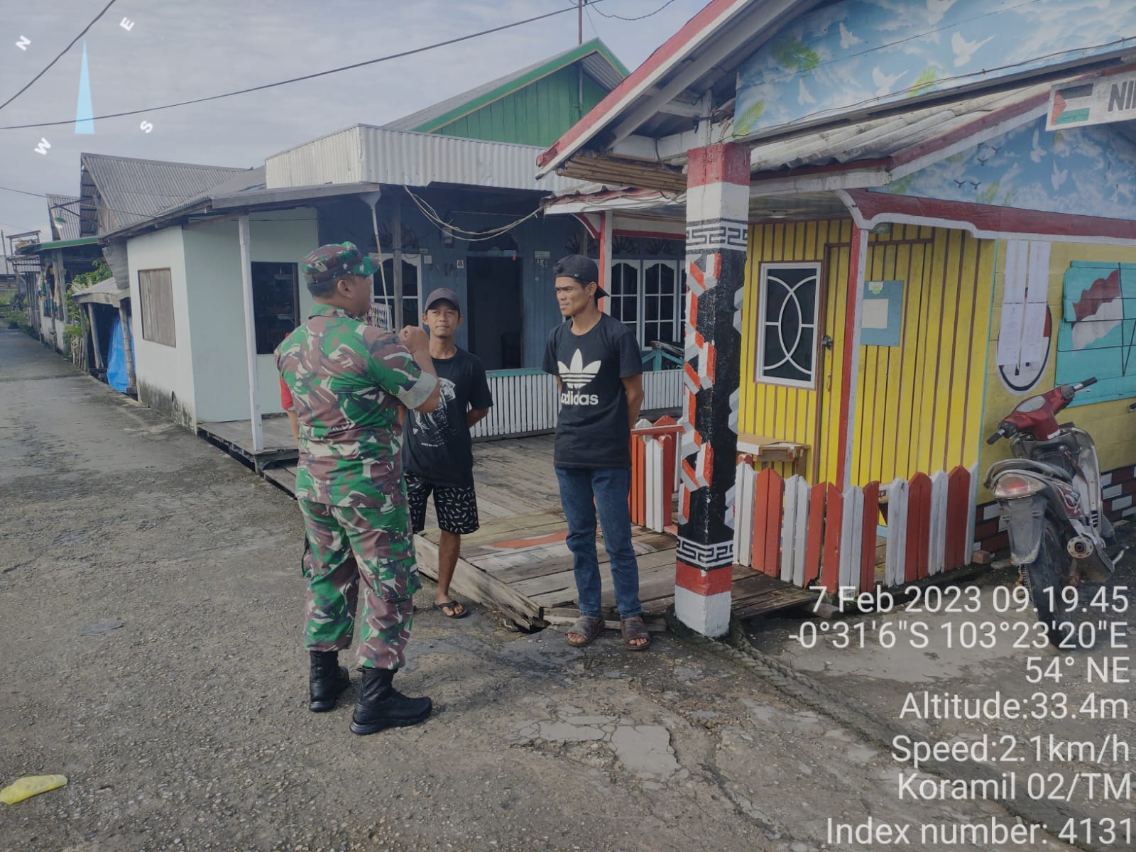 Serma Boy R Sitompul Laksanakan Komsos di Kampung Pancasila di Kelurahan Kuala Enok 