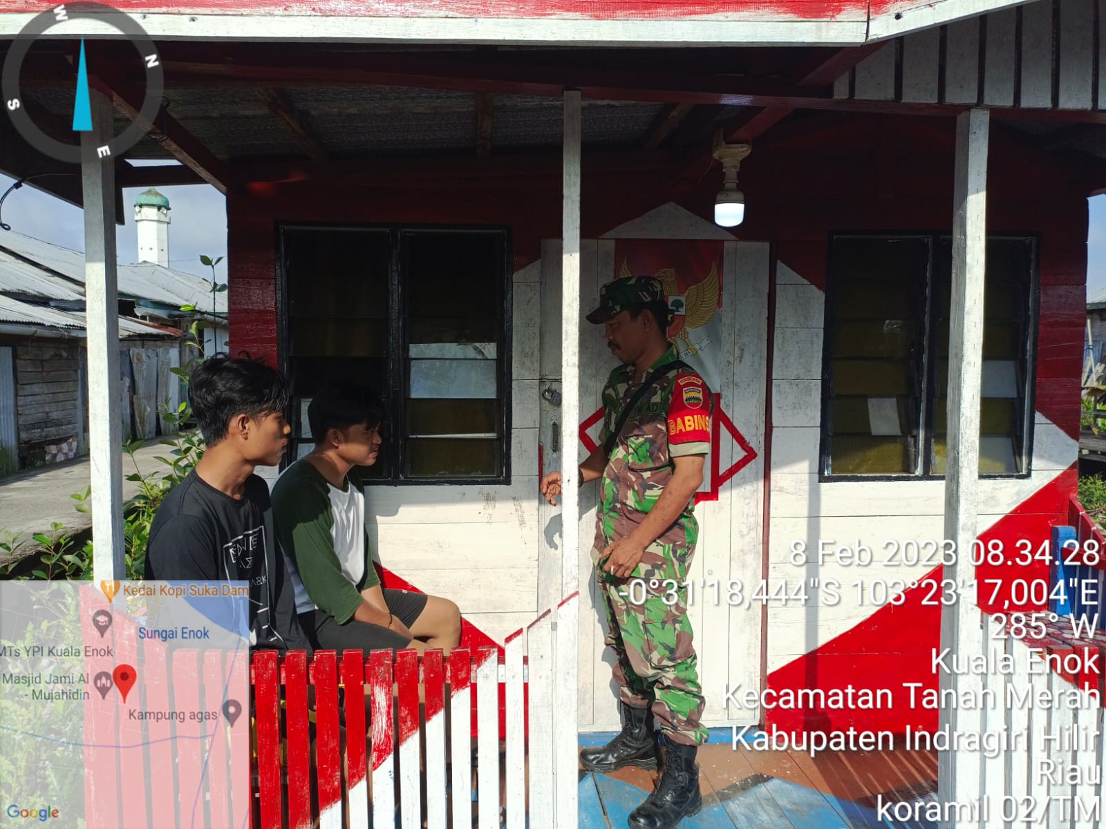 Koptu RH Tambunan Babinsa Koramil 02/TM Laksanakan Komsos di Kampung Pancasila Kuala Enok 