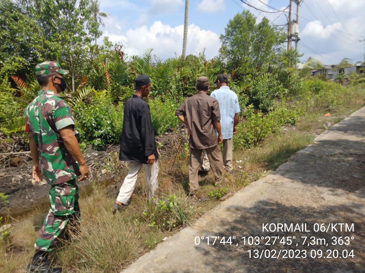Antisipasi Karhutla, Babinsa Desa Sakarotan Laksanakan Patroli dan Sosialisasi di Wilayah Binaan 