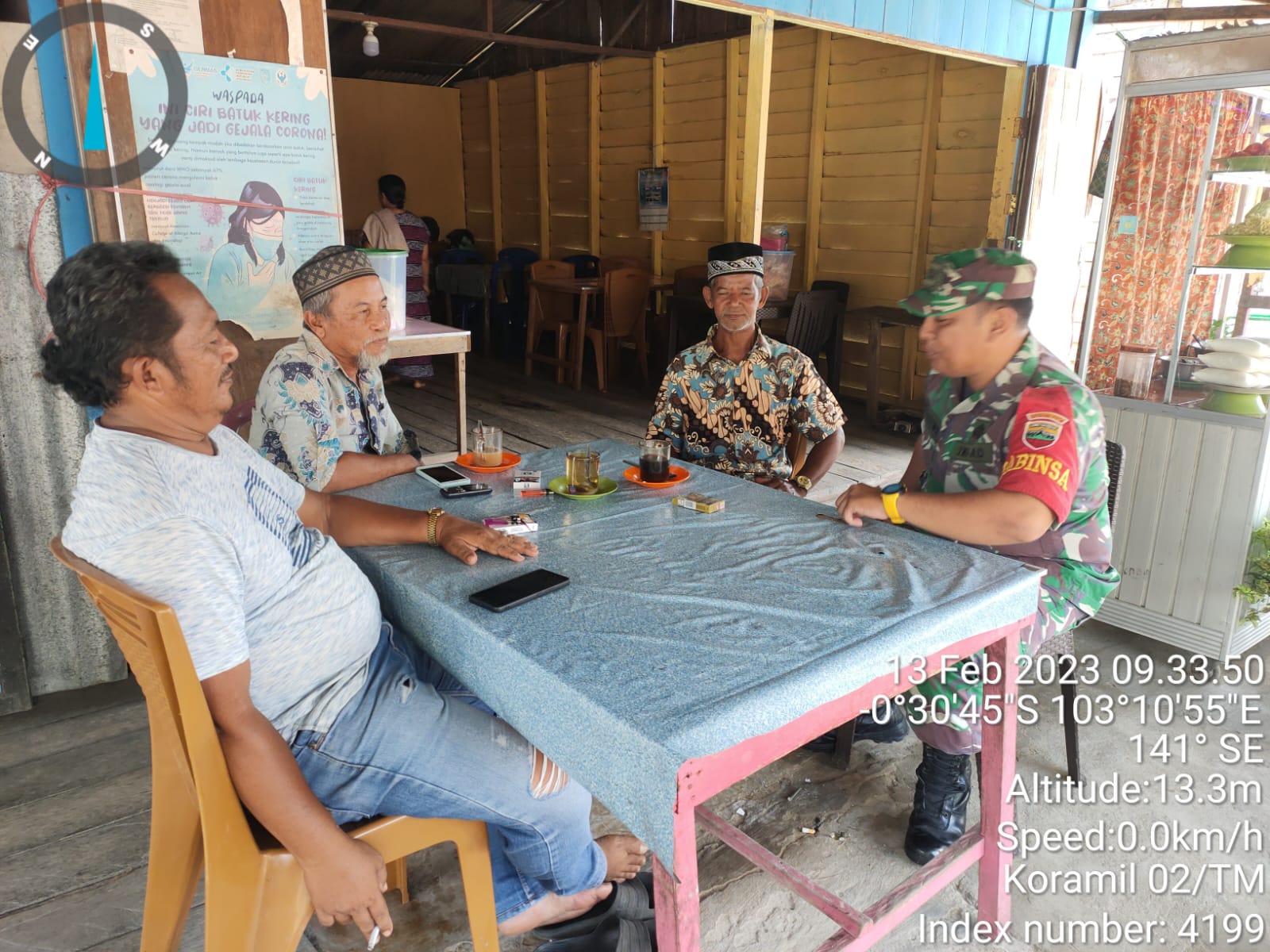 Babinsa Serma Boy R Sitompul Anjangsana Berbaur dengan Tokoh Masyarakat di Kelurahan Enok 